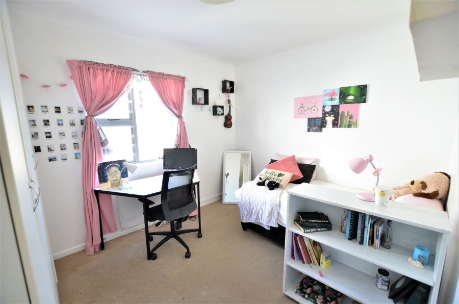 2 Bedroom Property for Sale in Gordons Bay Central Western Cape